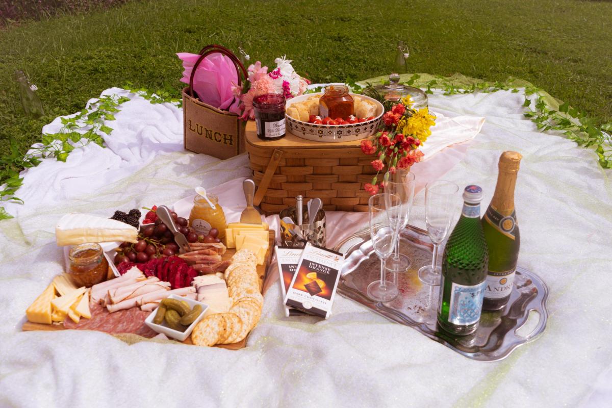 Picnic Date Ideas – How to Plan the Perfect Romantic Outdoor Date