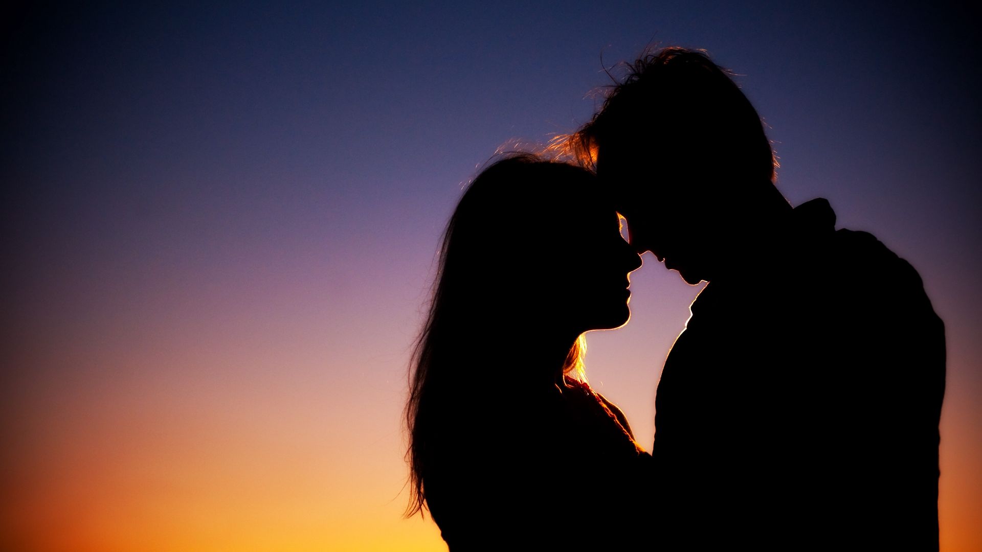 couple_silhouettes_love_night_94158_1920x1080
