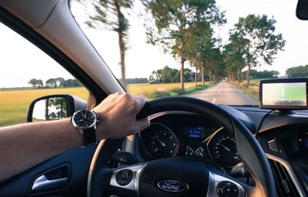 6 Useful Tips To Help You Stay Safe While Driving