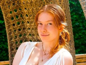 Lucie Imogen: Meet The English Social Media Star